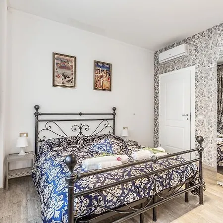 Central City Rooms Affittacamere 3*